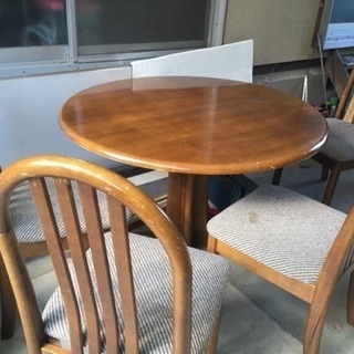 テーブル、椅子4脚