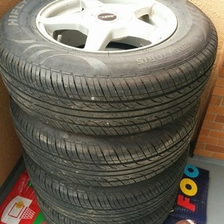 値下げ！夏タイヤ　アルミホイル付き205/70R15   4本セット