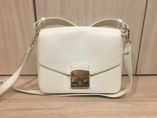 FURLA メトロポリス 白 ミディアムサイズ