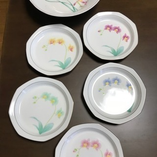 香蘭社の大皿と小皿セット