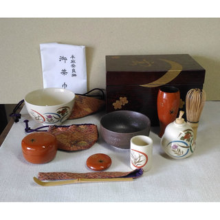 茶道具　漆塗　茶箱　茶碗　振出　棗など　六点　一式　V　R6511 茶道具 漆塗 茶箱 茶碗 振出 棗など 六点 一式 V R6511 - メルカリ
