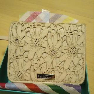 《kate spade 二つ折り財布》お売りします