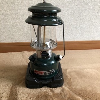 キャンプの必需品ビンテージバーナーとランタン