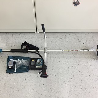 マキタ(makita) 充電式草刈機 Uハンドル 18V バッテリ・充電器付