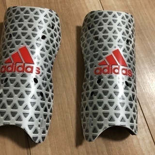 【adidas】サッカー フットサル すね当て