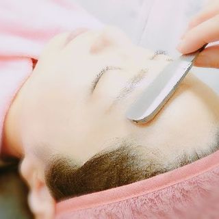 お顔剃り専門店でツルツルたまご肌へ! ご新規様1000円OFF