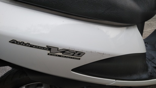 スズキアドレスV50 CA44A 白 洗練された白いスポーツスクーター スズキ