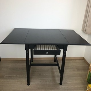 IKEAの折畳みダイニングテーブル