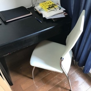 【無料！】机と椅子