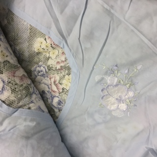 布団  150㎝×210㎝くらい   花柄ブルー  シーツ付き