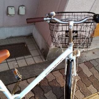 CREMONA 27吋シティサイクル 外装6段/LEDオート/ホワイトxブラック