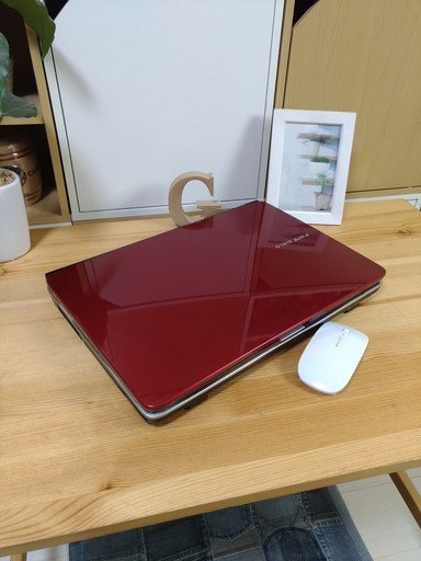 綺麗で可愛いルビーレッド光沢♪　最新Windows10！　高速core2★　高性能デュアルコア　メモリ4G　富士通　BIBLO　FUJITSU　大容量250G　大画面　最新Windows10　64Bit　光沢赤　高級感　15.6インチ　マウス付き 　ノートパソコン　無線LAN　Wi-Fi対応　テンキー付き