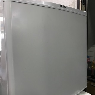 ハイアール製　小型冷蔵庫（2016年製）　型名JR-N40G-1
