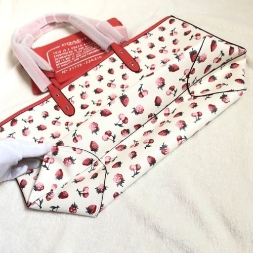 日本未発売 COACH コーチ トートバッグ イチゴ 正規品リバーシブル対応