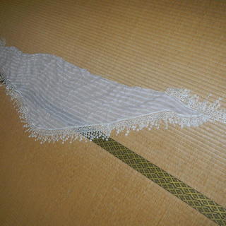 白のスカーフ 繊細な刺繍のフリンジ 妖精系