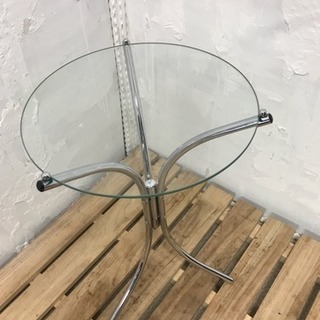 ガラス天板のサイドテーブル