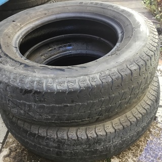 中古タイヤーキャラバンーハイエース195/80R15  2本です。