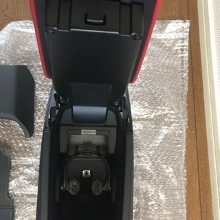 Audi TT(FV)の純正アームレストセット
