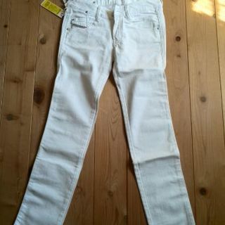 新品　Diesel のホワイトジーンズ　サイズ25