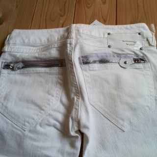 新品　Diesel のホワイトジーンズ　サイズ25
