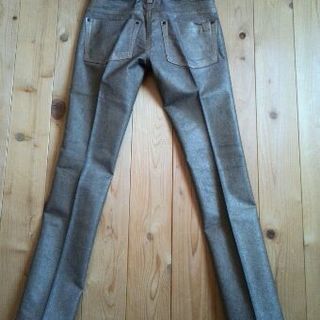 新品のNotify のゴールド系ジーンズ　サイズ24