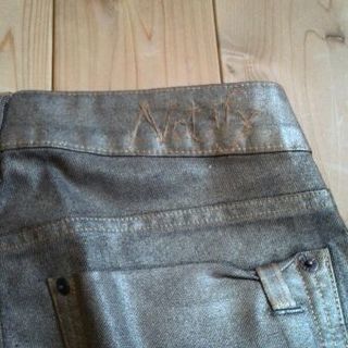 新品のNotify のゴールド系ジーンズ　サイズ24