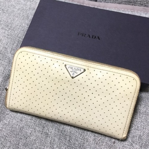 Prada プラダ 白レザー ラウンドファスナー 長財布 ジャンク Sips Tokyo 西大島の小物 財布 の中古 古着あげます 譲ります ジモティーで不用品の処分