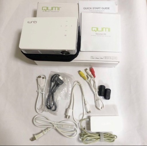 良品 美品 コンパクトプロジェクターVivitek QUMI Q2-W アダプター ケーブル付属