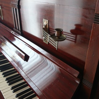 【ピアノ】【アップライト】ウィーンの100年前のピアノ [J. ...