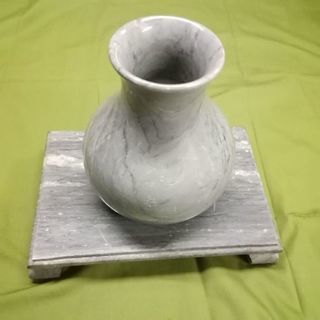 石製の壺、花器、花瓶