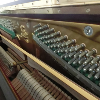 中古　アトラス　ピアノ　ＮＡ７０６　高さ１３３センチ　間口１５４センチ　奥行６４センチ　動画あり