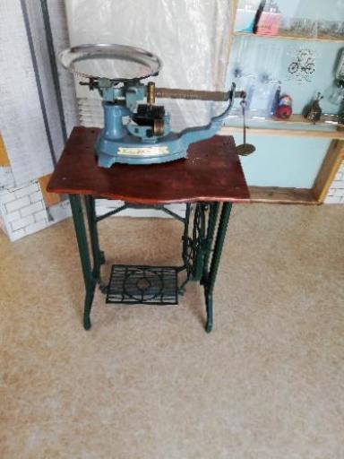 神戸工機の計量器と蛇の目ミシン台 神戸工機の計量器と蛇の目ミシン台