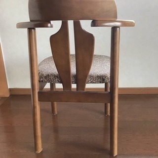 クッション座の椅子