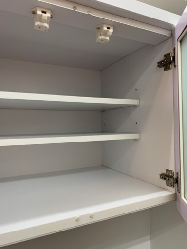 ★白いシンプルな食器棚