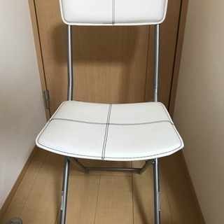 ［ニトリ］シンプルな白い椅子折りたたみ可