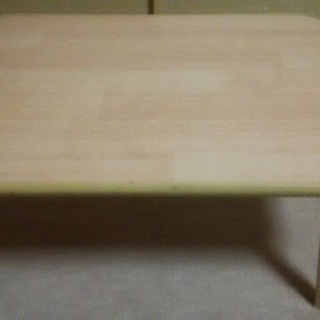 ミニテーブル（折り畳み式）表面にキズあり