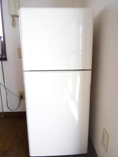 東芝２０１０年製　小型冷蔵庫　５０００円