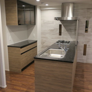 タカラスタンダード ペニンシュラ型キッチン W2435 高級人造大理石