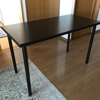 IKEAのデーブル