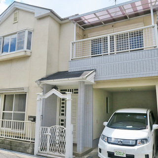 ✨4LDK戸建イオンモール近接✨2019年全面改装、コンパクト車駐車場