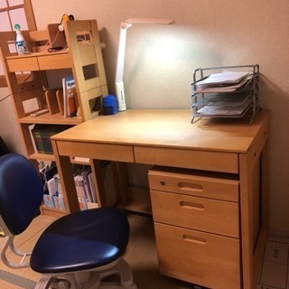 取引成立】イトーキ学習机＆椅子のセット・引き取り希望 奥深 