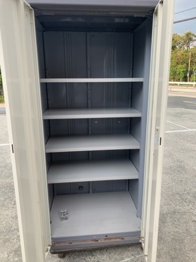 ☆中古品 イナバの物置 鍵付き 横900x奥750x高1870☆ ☆中古品 イナバの物置 鍵付き 横900x奥750x高1870☆