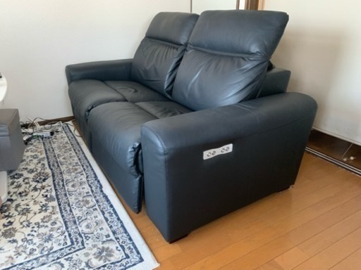 座面と背もたれが動くニトリの15万円の電動ソファー