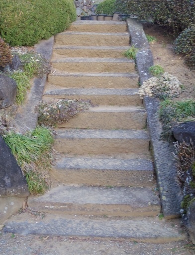 敷石で　階段