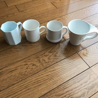 白いコーヒーカップ 4個