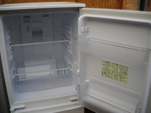 配達設置無料　美品　シャープ 137L ノンフロン冷凍冷蔵庫 つけかえどっちもドア