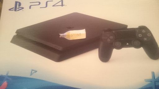 【取引中】PS4本体一色 500GB おまけ付き 21日まで