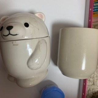 湯のみとクマの陶器小物入れ