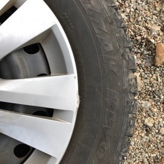スタッドレス ５穴 15インチ NISSANセレナで使用。