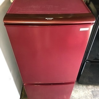 SHARP 赤い冷蔵庫